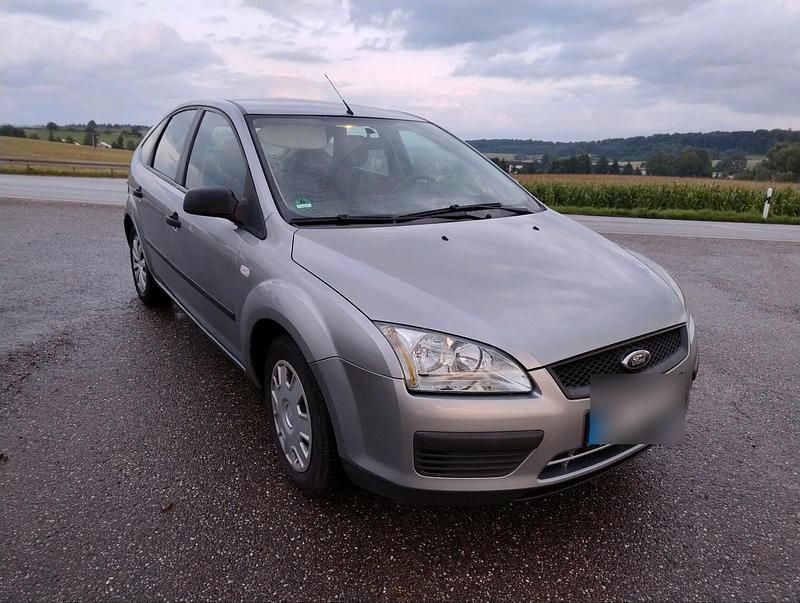 Blau Gebraucht 2005 Ford Focus Kombi | 1.500 € (Fairer Preis) - Bild 1/4