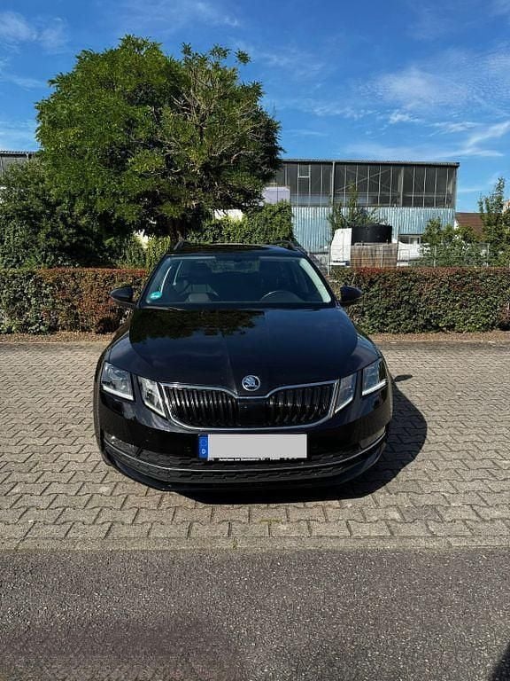 Schwarz Gebraucht 2019 Skoda Octavia Style Kombi | 13.999 € (Fairer Preis) - Bild 1/4