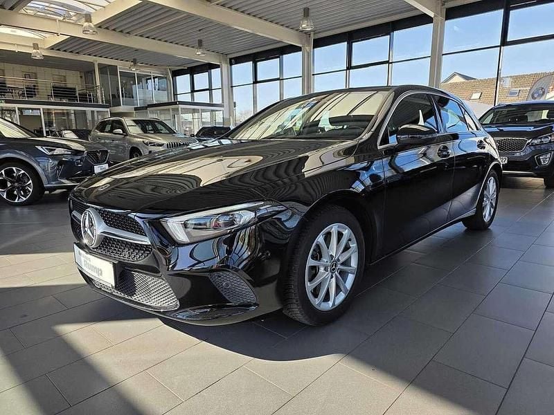 Gebraucht Mercedes A250 Progressive 224 PS (164 kW) 2019 Kosmosschwarz metallic Limousine