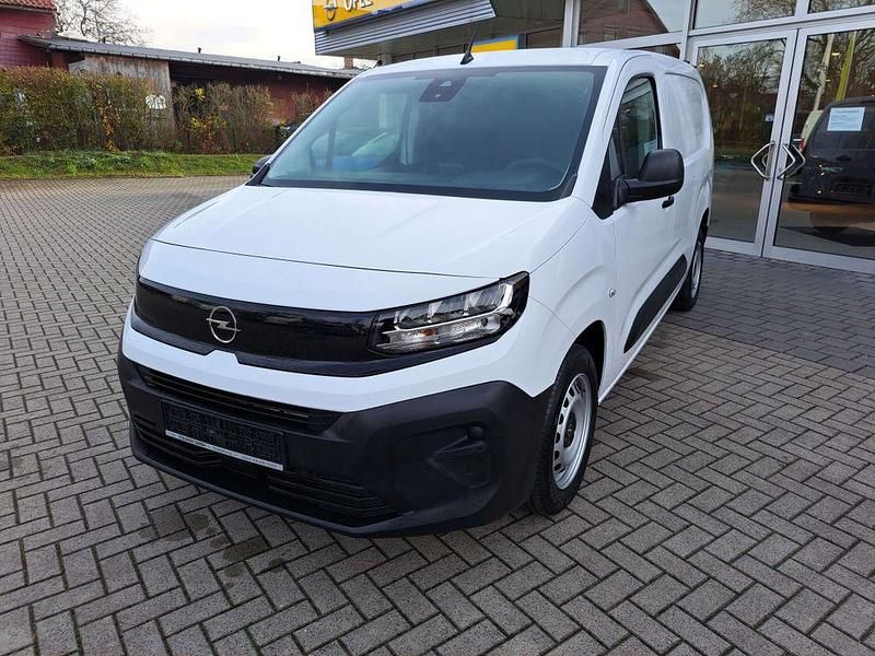 Neu Opel Combo Basis 131 PS (96 kW) 2026 Lackierung weiss icy/typ ausse Kombi