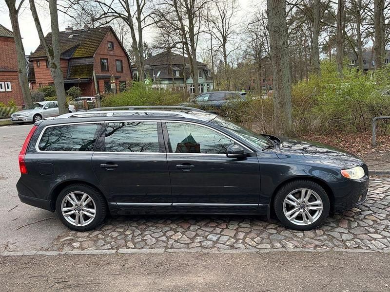 Gebraucht Volvo V70 Summum 163 PS (119 kW) 2012 Grau Kombi