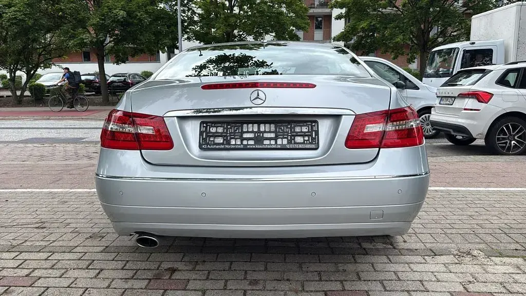 Gebraucht Mercedes E220 170 PS (125 kW) 2011 Silber Coupé