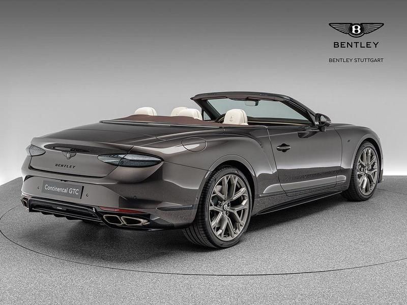 Neu Bentley Continental 680 PS (500 kW) 2026 Braun Cabrio
