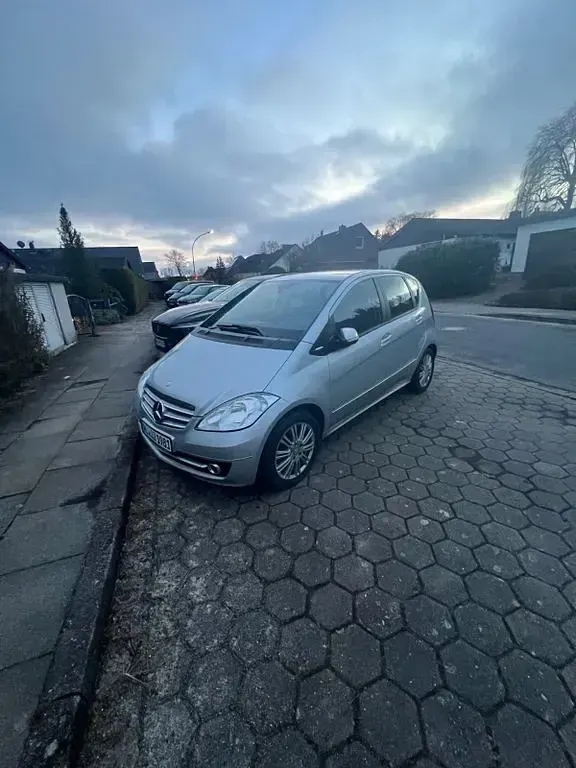 Gebraucht Mercedes A160 Elegance 95 PS (69 kW) 2010 Silber Van / Kleinbus
