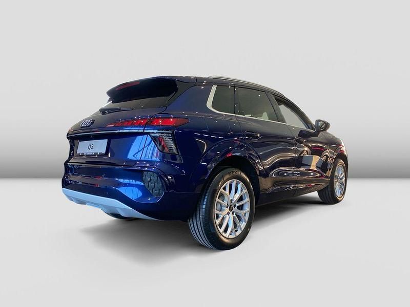 Neu Audi Q3 Ambiente 150 PS (110 kW) 2026 Blau SUV