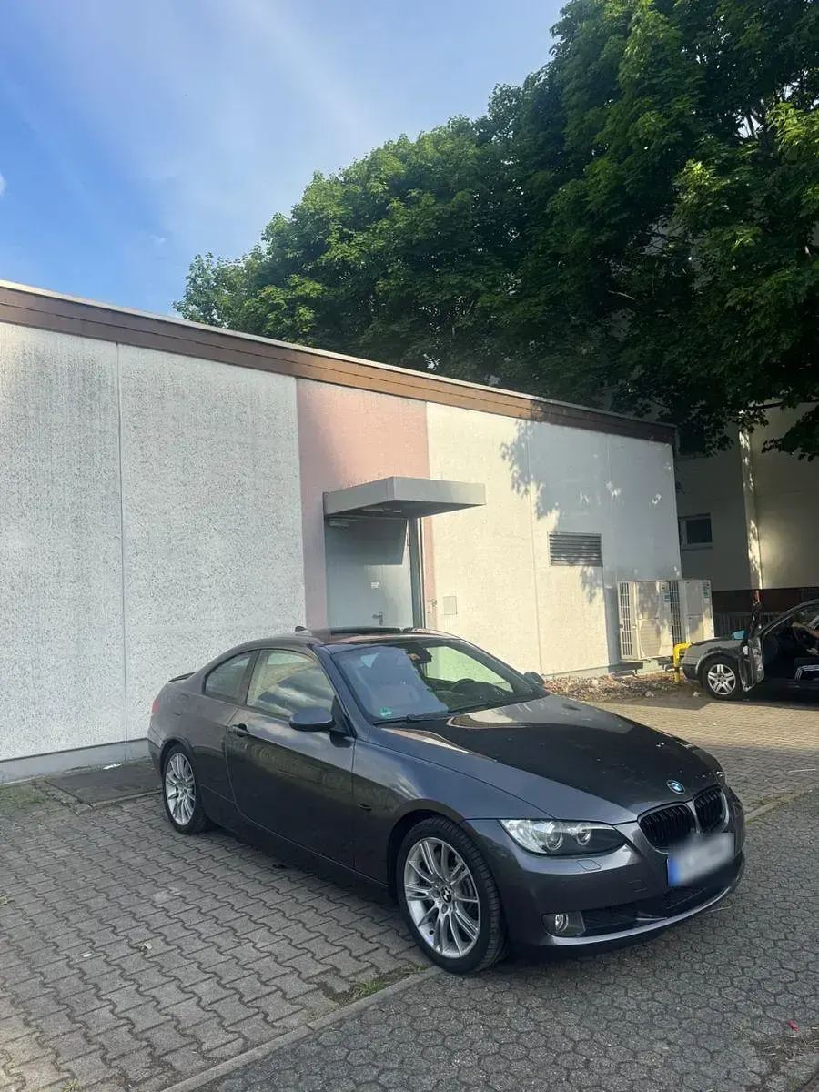 Gebraucht BMW 330 231 PS (169 kW) 2007 Grau Coupé
