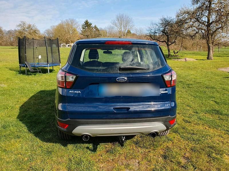 Gebraucht Ford Kuga 120 PS (88 kW) 2018 Blau SUV