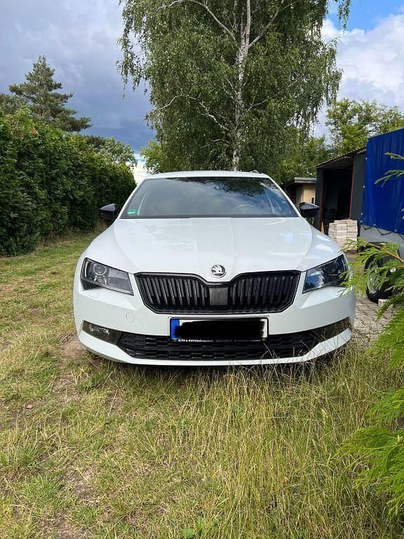 Weiß Gebraucht 2017 Skoda Superb SportLine Kombi | 13.999 € (Guter Preis) - Bild 1/4