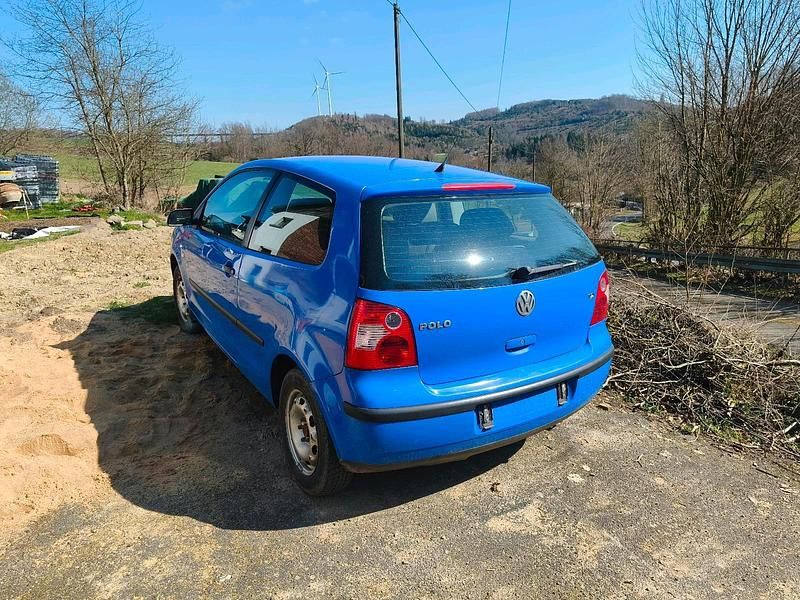 Gebraucht VW Polo 60 PS (44 kW) 2004 Blau Kleinwagen