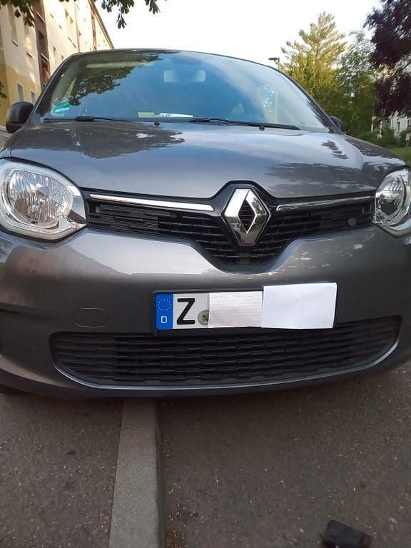 Grau Gebraucht 2021 Renault Twingo Life Kleinwagen | 13.300 € (Teuer) - Bild 1/4