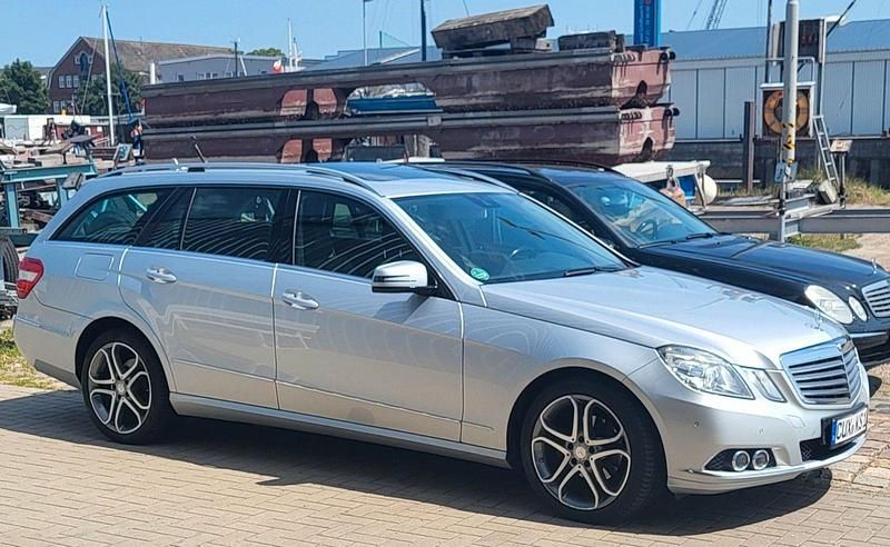 Silber Gebraucht 2012 Mercedes E220 Kombi | 5.999 € (Superpreis) - Bild 1/4