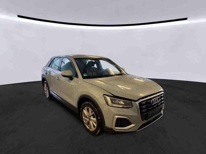Gebraucht Audi Q2 Ambiente 150 PS (110 kW) 2021 Pfeilgrau perleffekt SUV