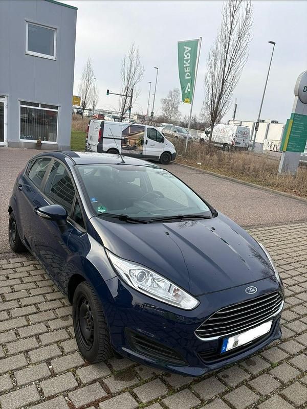 Gebraucht Ford Fiesta Trend 101 PS (74 kW) 2016 Blau Kleinwagen