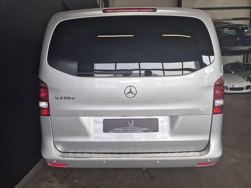 Gebraucht Mercedes V250 Edition 190 PS (139 kW) 2016 Silber Van / Kleinbus