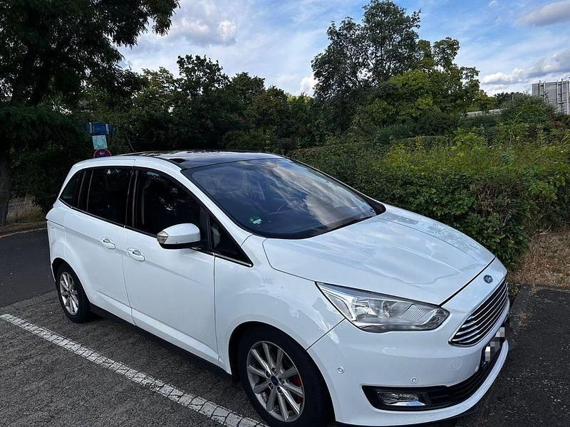 Weiß Gebraucht 2016 Ford Grand C-Max Titanium Van / Kleinbus | 11.800 € (Fairer Preis) - Bild 1/4