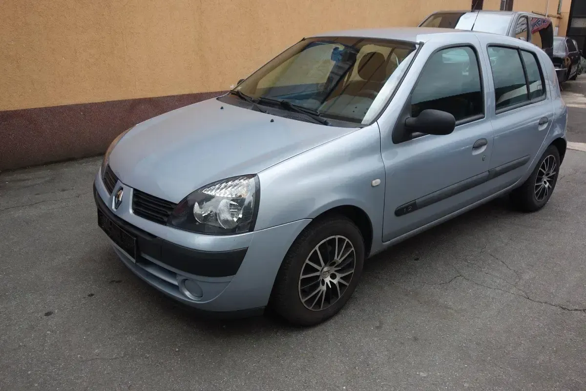 Gebraucht Renault Clio II 58 PS (42 kW) 2004 Grau Limousine