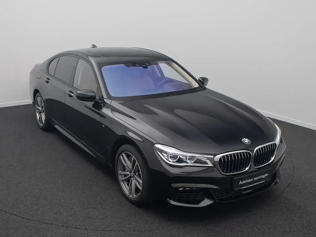 Gebraucht BMW 750 M Sport 400 PS (294 kW) 2019 Saphirschwarz475 Limousine