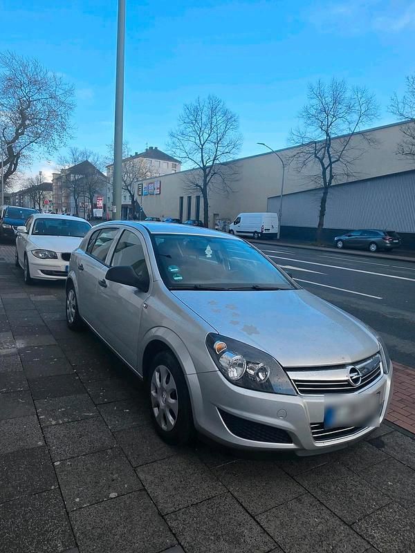 Gebraucht Opel Astra 90 PS (66 kW) 2010 Silber Limousine
