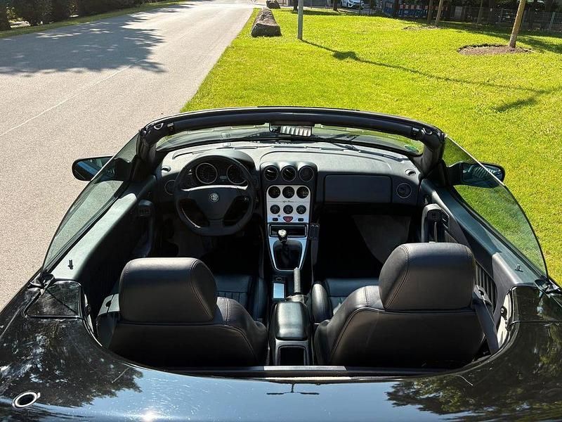 Second-hand Alfa Romeo Spider 150 CP (110 kW) 2000 Negru Cabrio