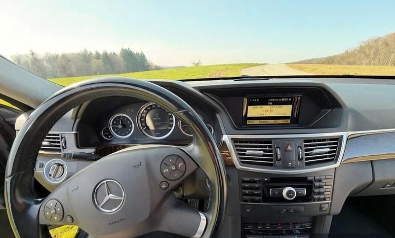 Gebraucht Mercedes E200 136 PS (100 kW) 2009 Braun Limousine