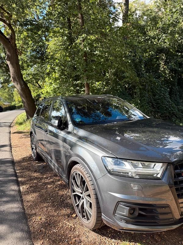 Grau Gebraucht 2016 Audi SQ7 Advanced SUV | 29.900 € (Fairer Preis) - Bild 1/4