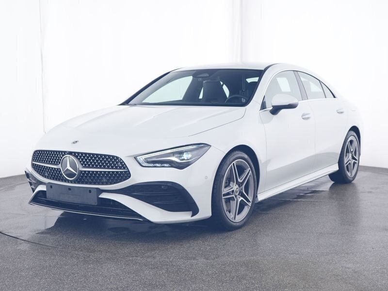 Weiß Gebraucht 2024 Mercedes CLA200 AMG Coupé | 38.880 € (Etwas zu teuer) - Bild 1/4