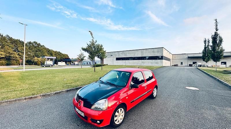 Gebraucht Renault Clio II 60 PS (44 kW) 2005 Rot Kleinwagen
