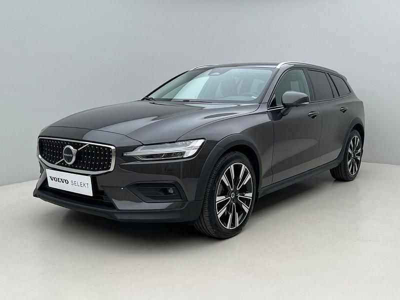 Gebraucht Volvo V60 CC Plus 250 PS (183 kW) 2024 Grau Kombi