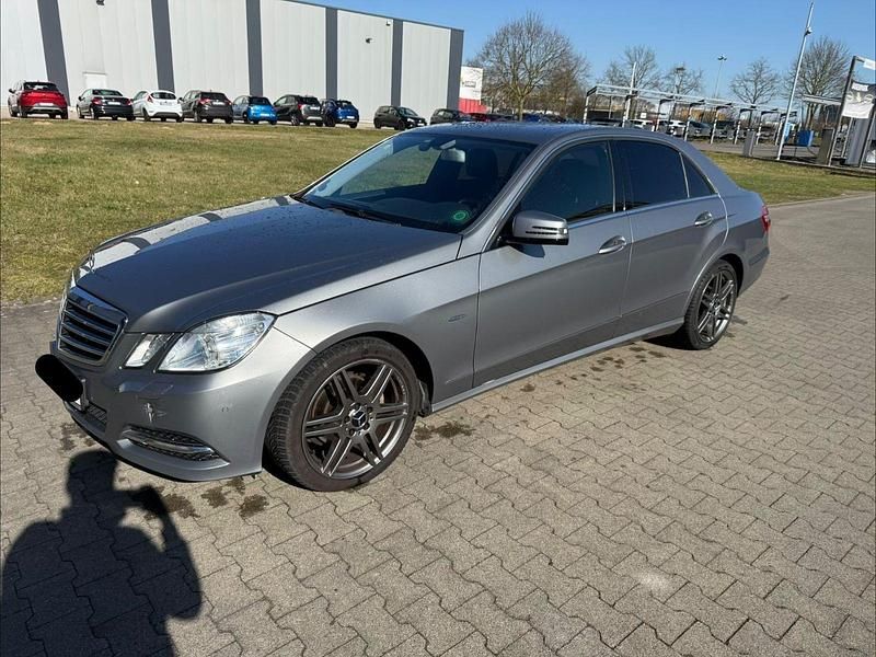 Gebraucht Mercedes E220 Avantgarde 170 PS (125 kW) 2012 Grau Limousine