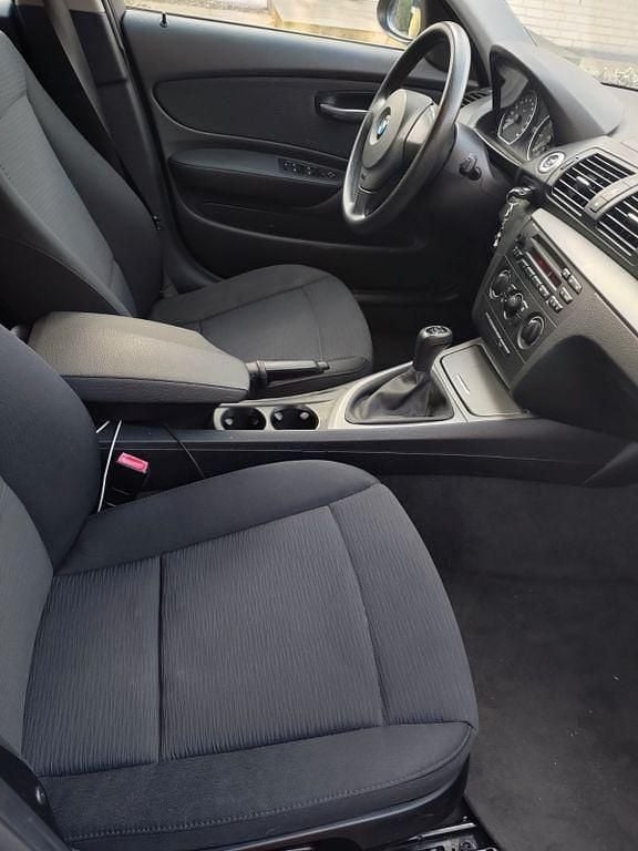 Gebraucht BMW 116 122 PS (89 kW) 2009 Schwarz Kleinwagen