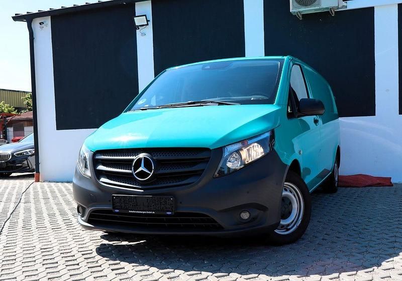 Grün Gebraucht 2021 Mercedes Vito Van / Kleinbus | 25.900 € (Superpreis) - Bild 1/4