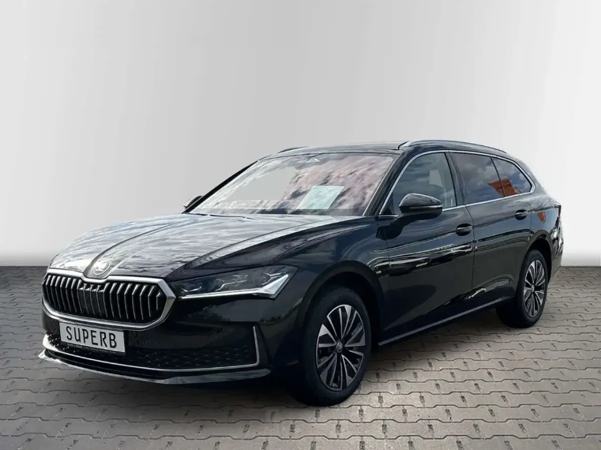 Neu Skoda Superb Selection 150 PS (110 kW) 2025 Schwarz Kombi