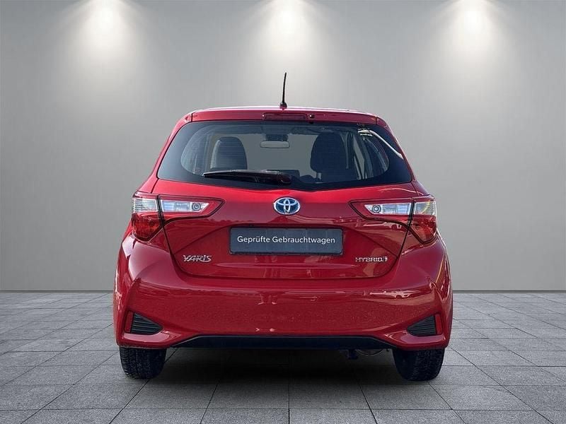 Gebraucht Toyota Yaris Hybrid Basis 101 PS (74 kW) 2017 Vulcanorot Limousine