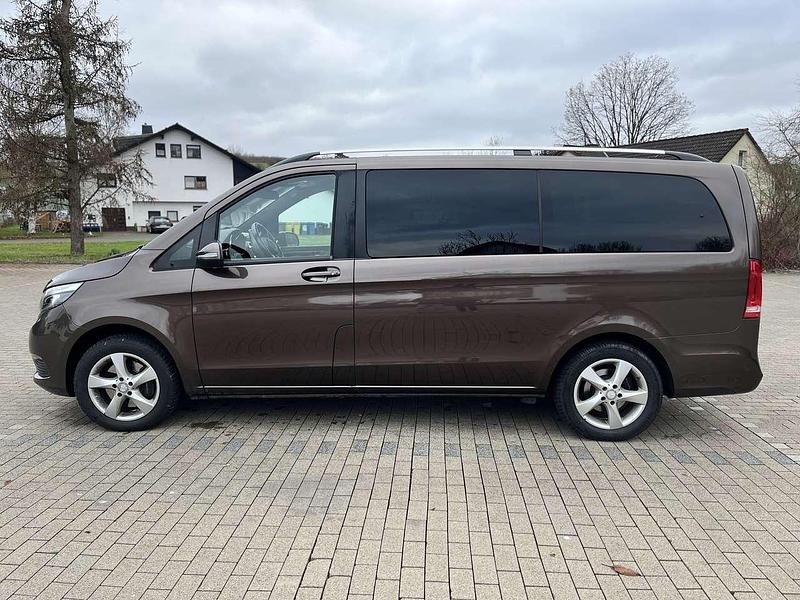 Gebraucht Mercedes V220 Edition 163 PS (119 kW) 2017 Braun Van / Kleinbus