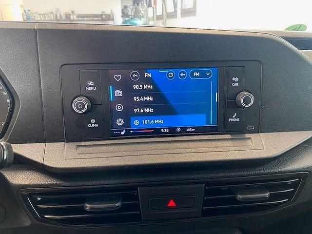 Gebraucht VW Caddy 102 PS (75 kW) 2024 Candyweiss Van / Kleinbus