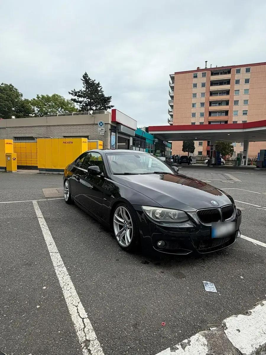 Gebraucht BMW 330 245 PS (180 kW) 2011 Schwarz Coupé