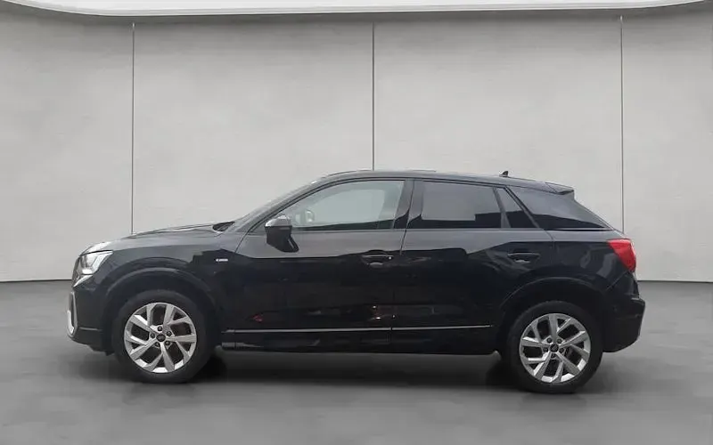 Gebraucht Audi Q2 S-Line 150 PS (110 kW) 2023 Mythos black metallic SUV