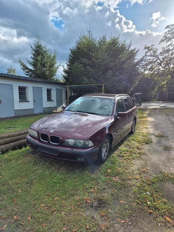 Rot Gebraucht 2000 BMW 523 Kombi | 1.900 € (Guter Preis) - Bild 1/4