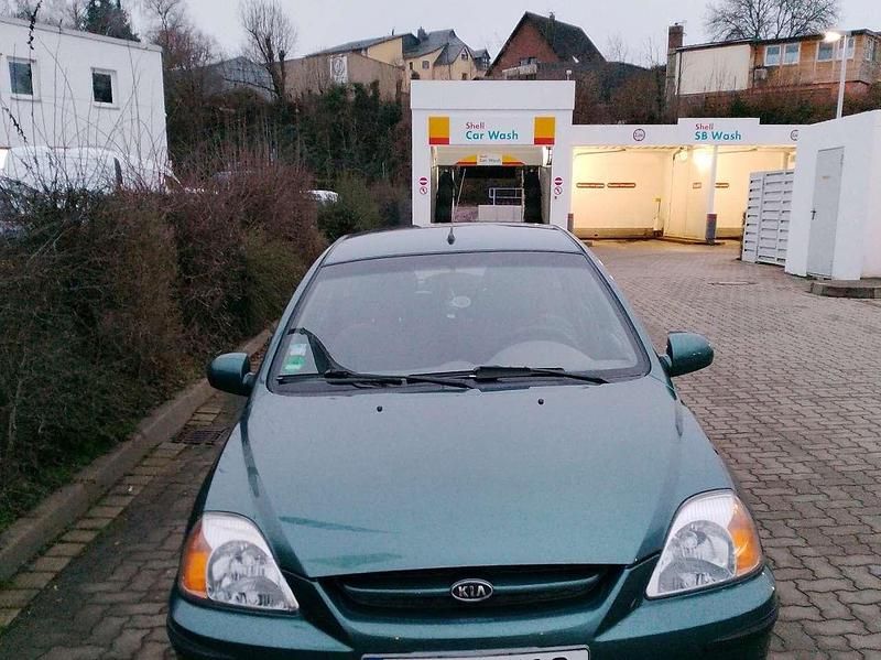 Grün Gebraucht 2002 Kia Rio Limousine | 2.300 € (Fairer Preis) - Bild 1/1