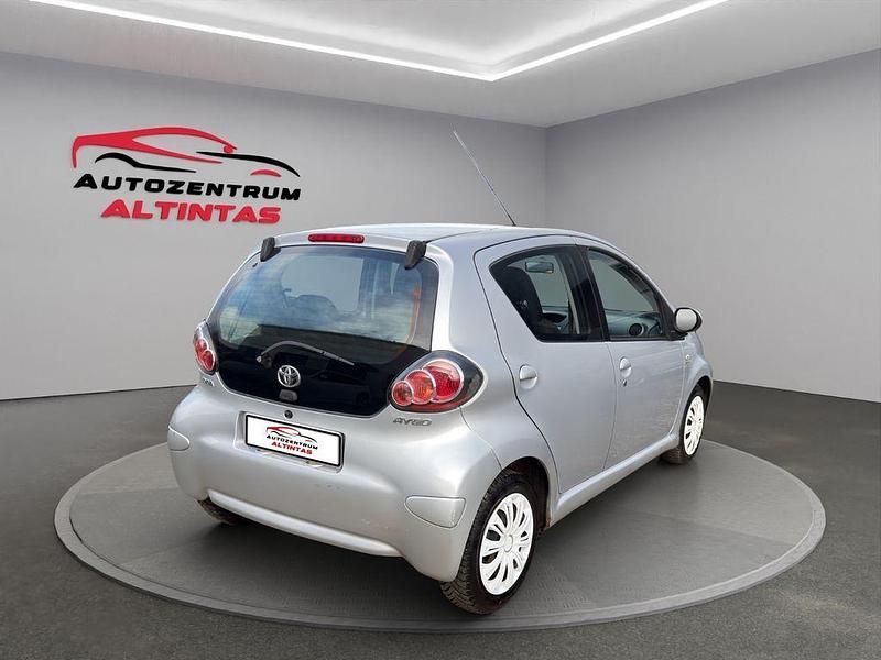 Gebraucht Toyota Aygo Cool 68 PS (50 kW) 2010 Silber Kleinwagen