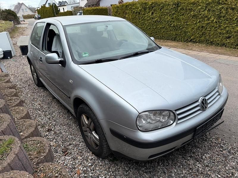 Gebraucht VW Golf IV 55 PS (40 kW) 2001 Silber Kleinwagen