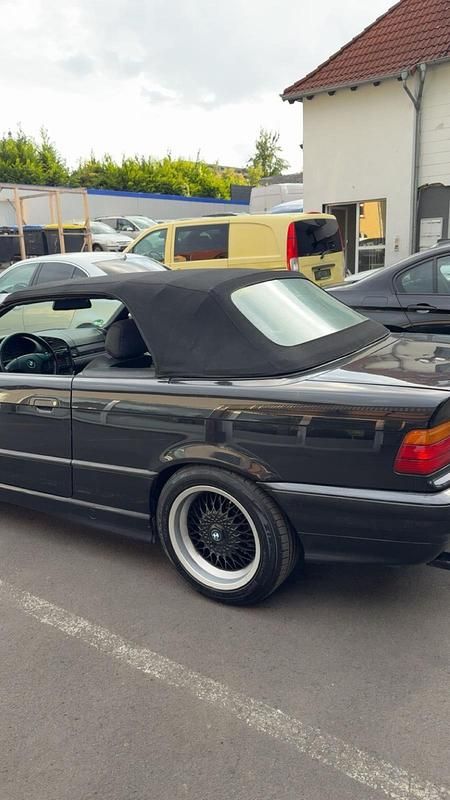 Schwarz Gebraucht 1996 BMW 318 Cabriolet Cabrio | 2.999 € (Guter Preis) - Bild 1/4