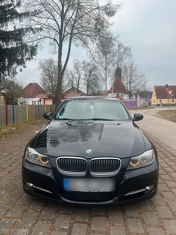 Schwarz Gebraucht 2011 BMW 318 Sport Line Limousine | 4.000 € (Superpreis) - Bild 1/4