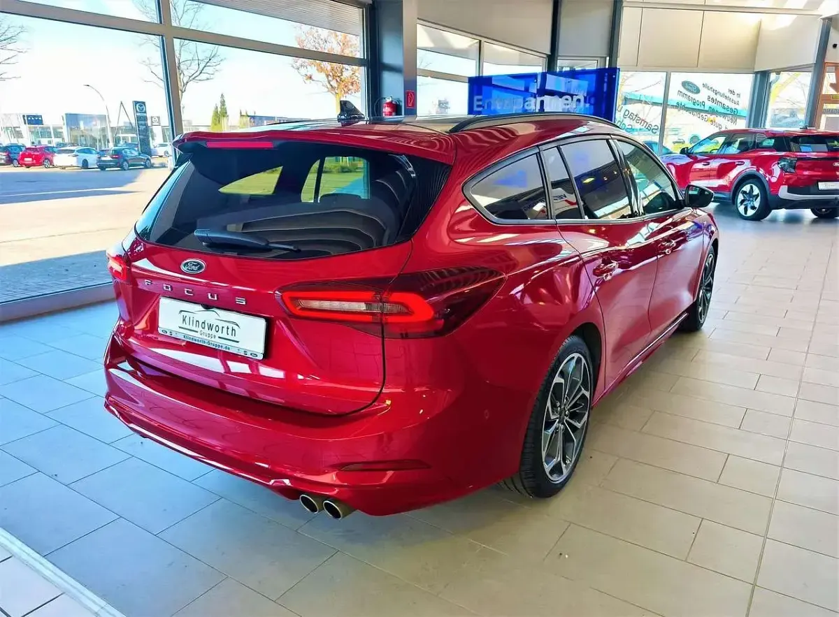 Gebraucht Ford Focus ST-Line X 116 PS (85 kW) 2024 Rot Limousine