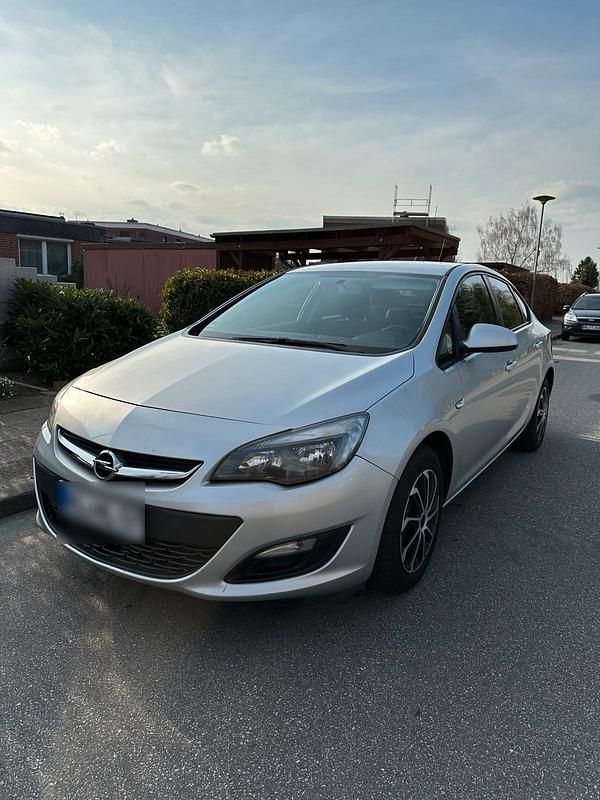 Gebraucht Opel Astra 140 PS (102 kW) 2013 Silber Limousine