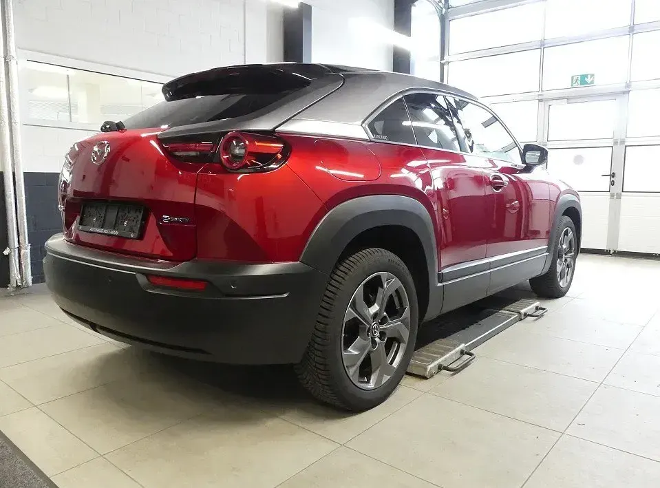 Używany Mazda MX30 Ad'Vantage 80 kW (110 KM) 2022 Czerwony SUV