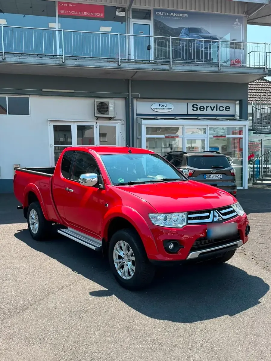 Gebraucht Mitsubishi L200 170 PS (125 kW) 2016 Rot Pickup