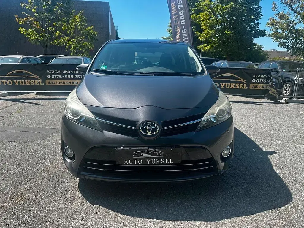 Gebraucht Toyota Verso Skyview Edition 111 PS (81 kW) 2014 Grau Van / Kleinbus