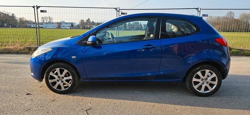Gebraucht Mazda 2 Inclusive 75 PS (55 kW) 2009 Blau Kleinwagen