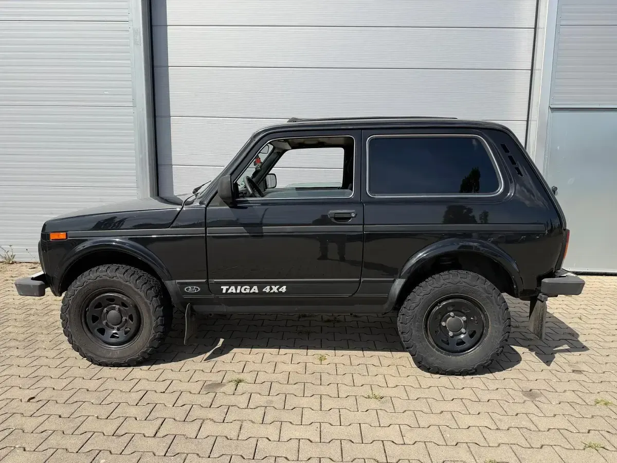Gebraucht Lada niva 83 PS (61 kW) 2019 Schwarz SUV